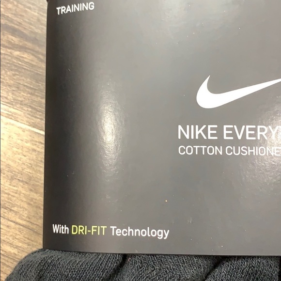 NIKE EVERYDAY COTTON CUSHIONED LOW socks wmns
NWT - Picture 12 of 16